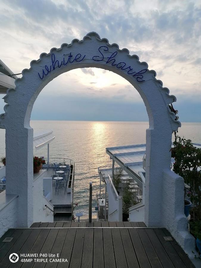 Olympos Beach Plaka Exterior foto