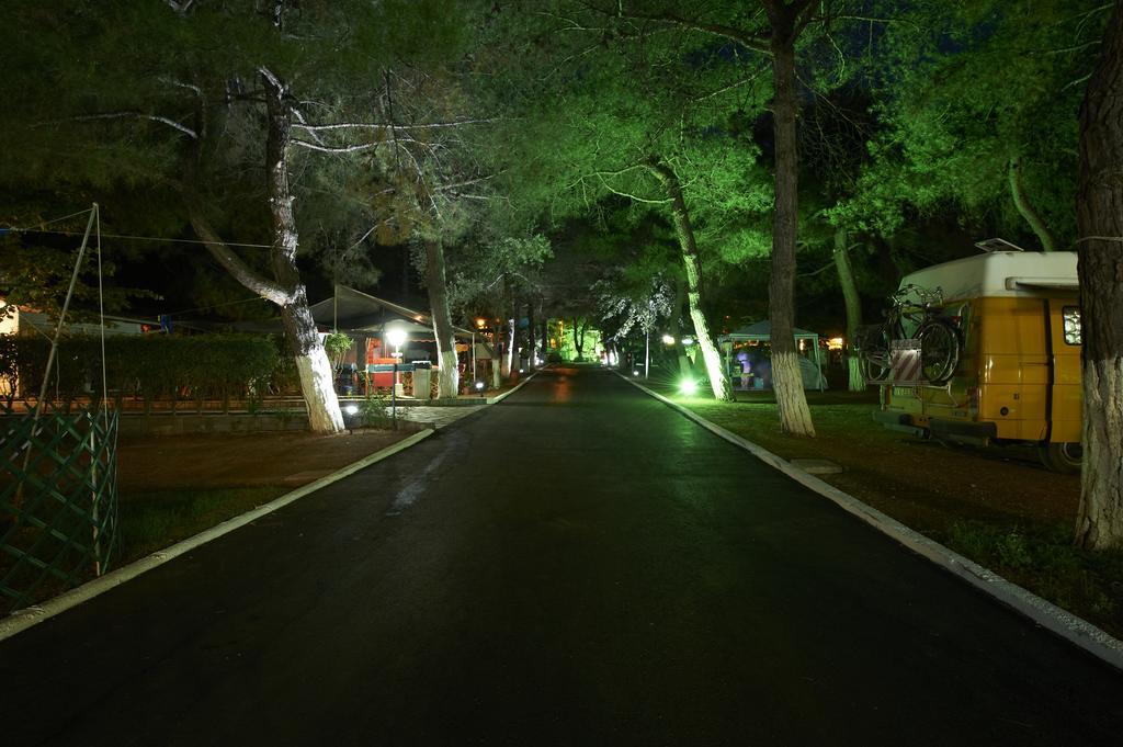 Olympos Beach Plaka Exterior foto